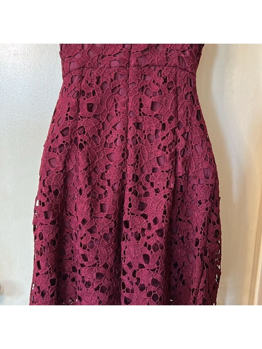 ASTR the Label cranberry lace spaghetti strap tea length dress size S - Picture 8 of 14